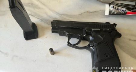В Кривом Роге мужчина стрелял в сторону прохожих и в автомобили: полиция установила стрелка