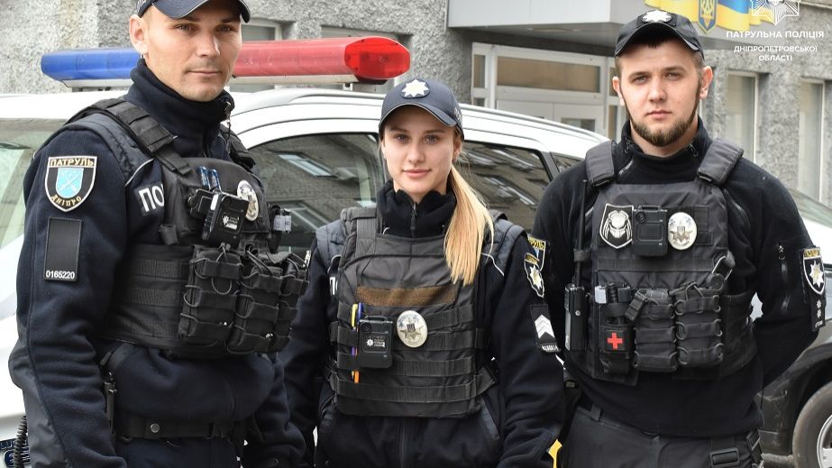 В Днепре патрульные не дали мужчине прыгнуть с Кайдакского моста