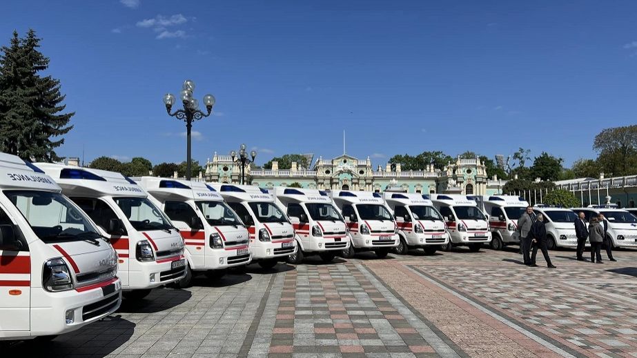Дніпро отримав автомобілі швидкої допомоги від Кореї