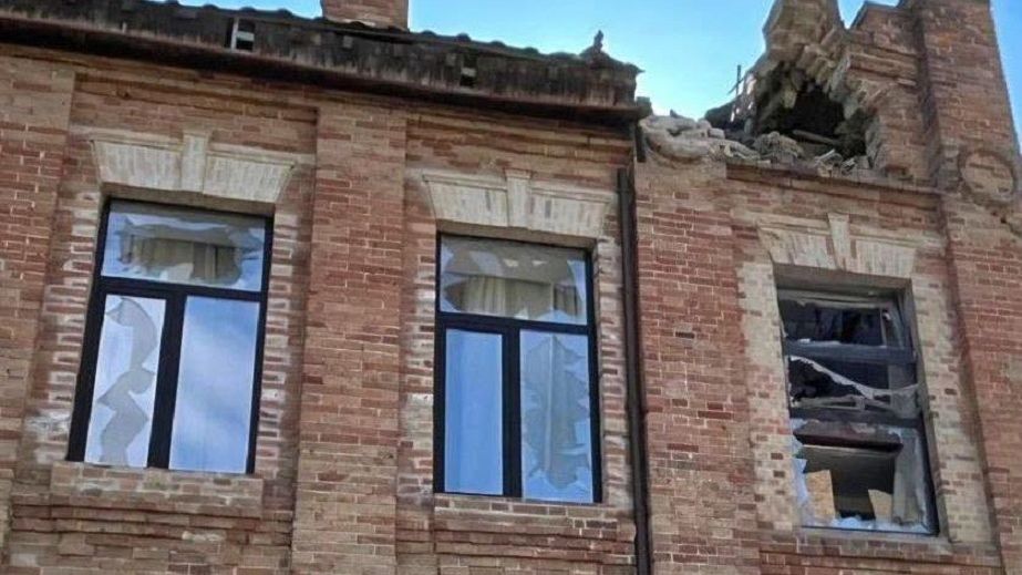Поліція Дніпропетровщини показала наслідки ворожих ударів по Нікопольському району
