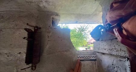 В Днепре мужчина выбил стену гаража и украл джип