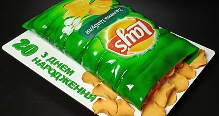У Дніпрі виготовили торт у формі пачки чипсів (ФОТО)