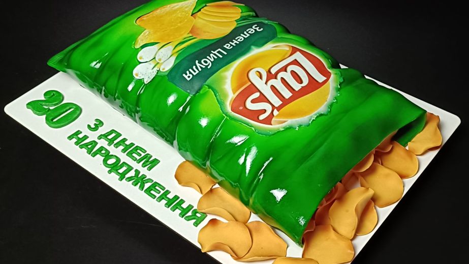 У Дніпрі виготовили торт у формі пачки чипсів (ФОТО)