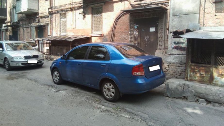 Стоп-автохамство: у Дніпрі за минулий тиждень накладено майже дві тисячі штрафів
