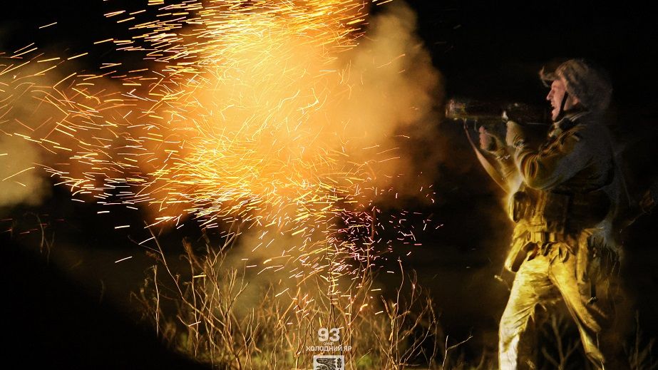 Бійці бригади "Холодний Яр" з Дніпропетровщини показали, як відпрацьовують нічні стрільби