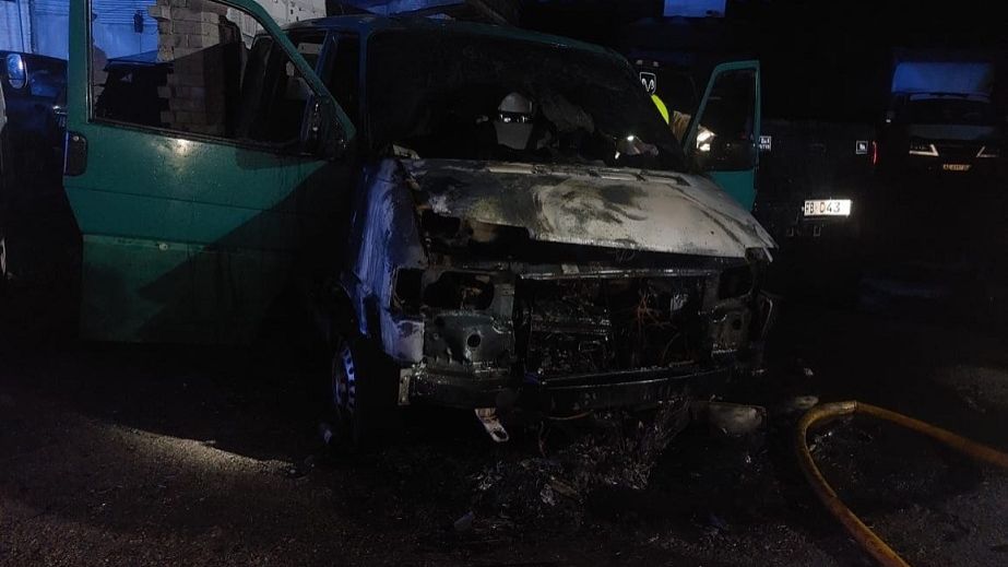 В Днепре подожгли автомобиль ВСУ: полиция открыла производство
