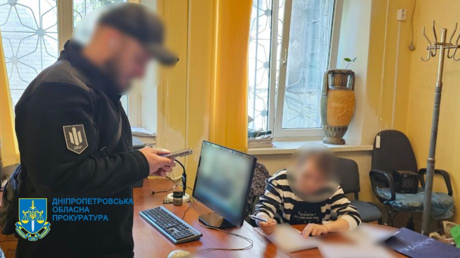 На Днепропетровщине работница налоговой устроила незаконную проверку предпринимателю