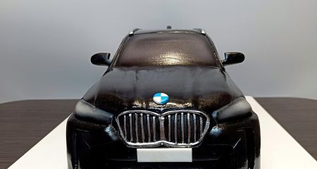 Відомий кондитер у Дніпрі створив реалістичний торт BMW X5 (ФОТО)