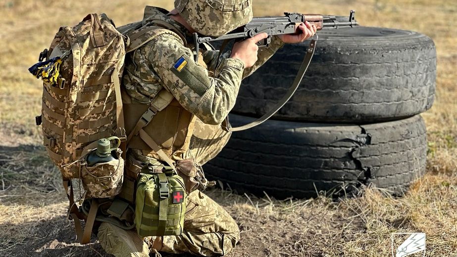 Десантники з Дніпропетровщини показали відбиття штурму окупантів на Покровському напрямку (ВІДЕО)