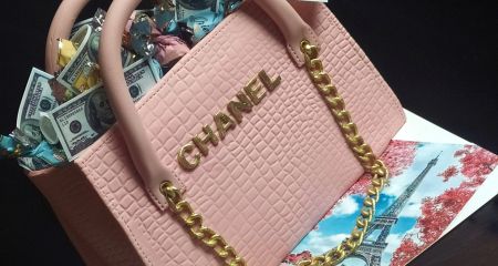 У Дніпрі виготовили солодку сумку легендарного бренду (ФОТО)