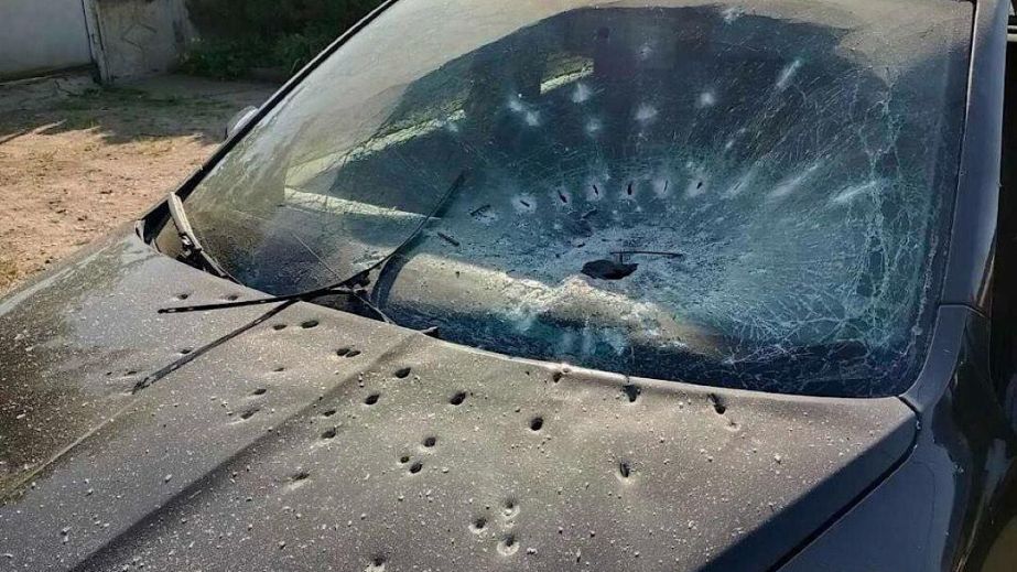 Разрушенные дворы и искореженные авто: в полиции показали последствия атак на Днепропетровщину за прошедшие сутки (ФОТО)