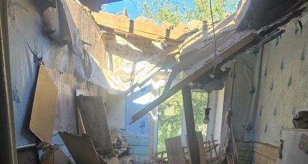 Потрощені автівки та зруйновані будинки: у поліції показали наслідки атак на Дніпропетровщину минулої доби (ФОТО)