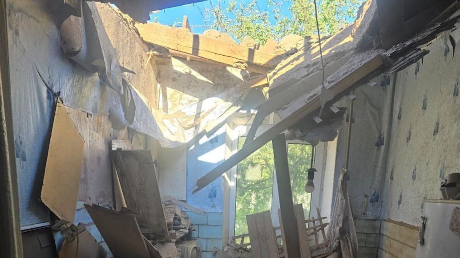 Разбитые автомобили и разрушенные дома: в полиции показали последствия атак на Днепропетровщину за прошедшие сутки (ФОТО)