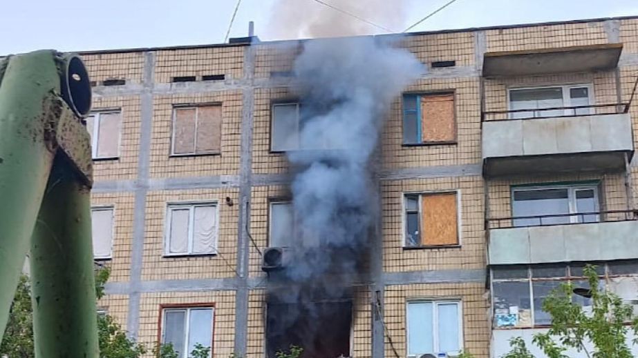Пожары и изуродованные дома: в полиции показали последствия вражеских атак на Днепропетровщину за прошедшие сутки (ФОТО)