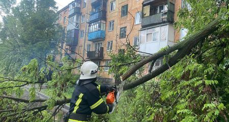 На Днепропетровщине смерч срывал крыши с многоэтажек (ФОТО, ВИДЕО)