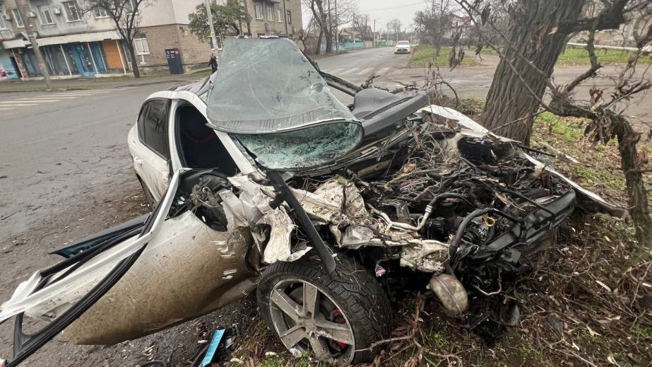 В Днепре на Северном столкнулись легковушки: двух человек забрала "скорая" (ФОТО)