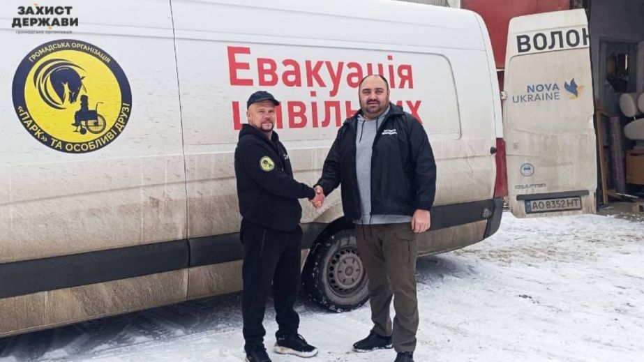 У Кривому Розі медичний заклад отримав допомогу: лікарні передали необхідні меблі для пацієнтів