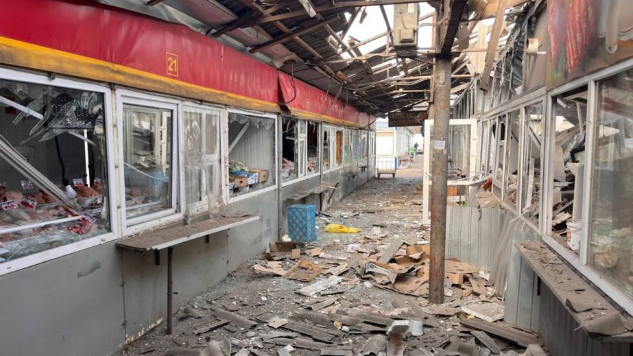 Удар FPV-дронами по ринку у Нікополі 4 квітня: кількість постраждалих зросла до 22