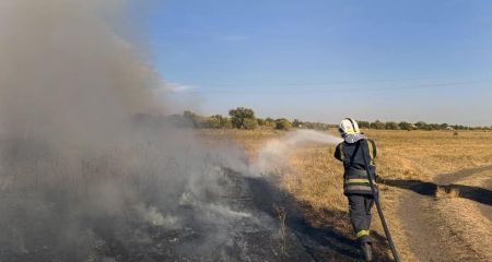 Минулої доби вогнеборці здійснили близько сотні виїздів для гасіння пожеж на Дніпропетровщині