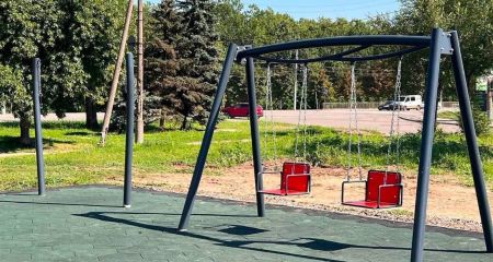 У Кривому Розі з майданчика вкрали інклюзивні гойдалки для дітей (ФОТО, ВІДЕО)