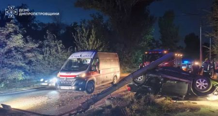Врізався у стовп та ...