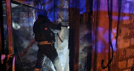 Рятувальники показали моторошні кадри перших хвилин після ворожої атаки на Дніпро (ФОТО)