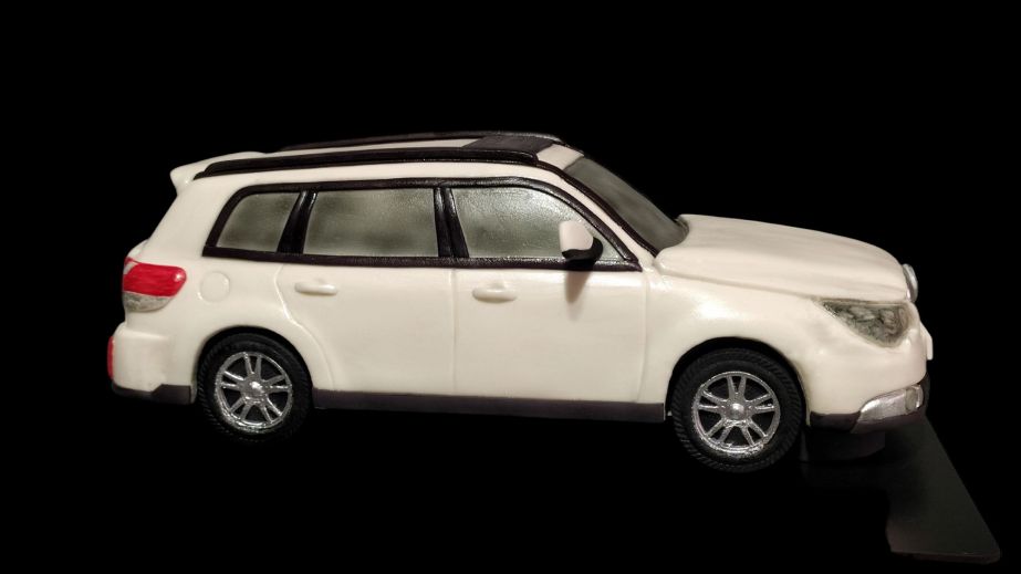 У Дніпрі кондитер виготовив солодкий автомобіль Subaru (ФОТО)