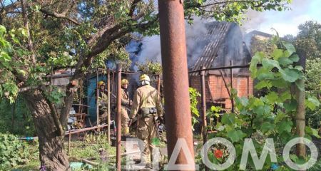 У Кривому Розі гасили пожежу у приватному секторі (ФОТО)