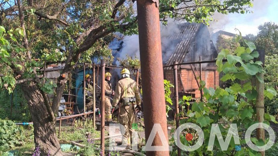У Кривому Розі гасили пожежу у приватному секторі (ФОТО)
