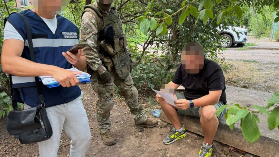 В Кривом Роге глава благотворительного фонда за 17 тысяч долларов обещал "инвалидность" для выезда за границу (ФОТО)