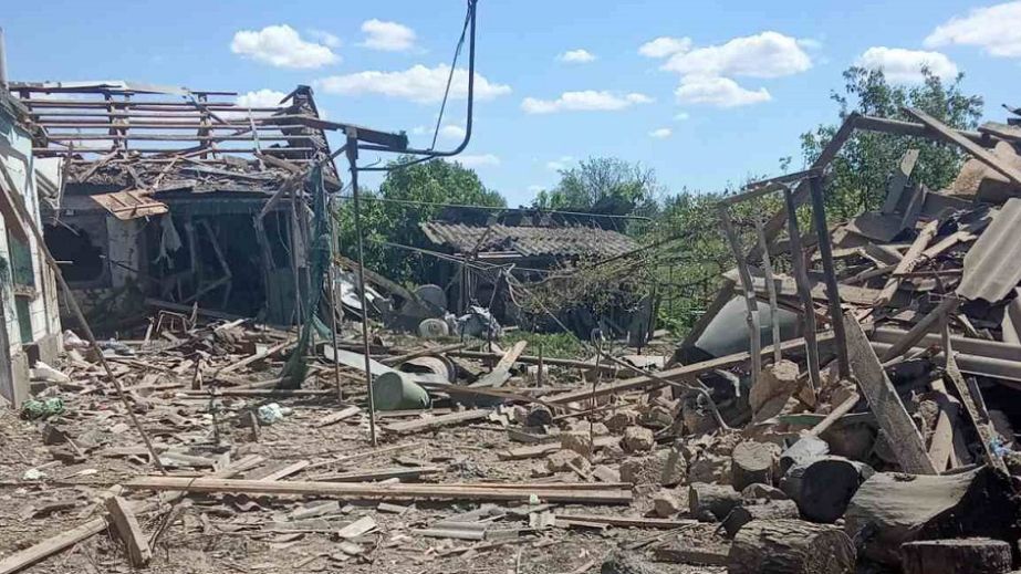 "Безугла хата": мешканка Новопавлівки показала наслідки прильоу КАБа на Дніпропетровщині (ВІДЕО)