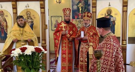 Священнику из Кривого Рога подарили священнический серебряный крест (ФОТО)