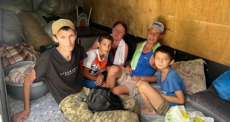 Знайшли у лісосмузі: родина на Синельниківщині після обстрілу тиждень жила на сирій землі