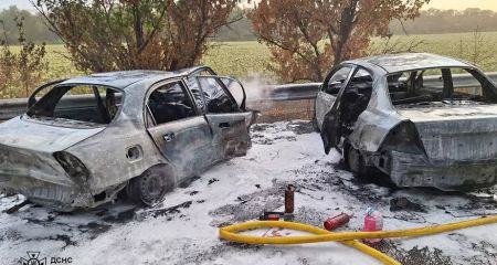 На Днепропетровщине два автомобиля столкнулись на трассе и загорелись: погиб мужчина