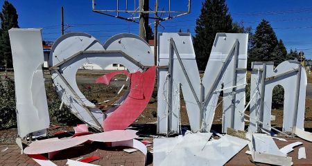 Окупанти знищили у Марганці улюблену інсталяцію містян (ФОТО)