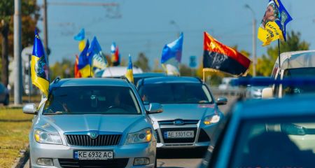 В Днепре ко Дню Независимости провели авто и велопробег (ВИДЕО)