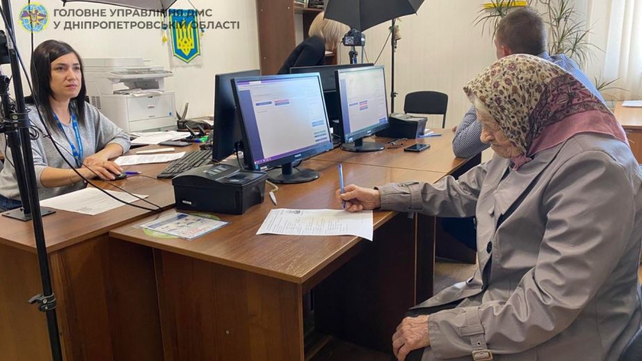 В Павлограде 101-летняя бабушка решила оформить загранпаспорт