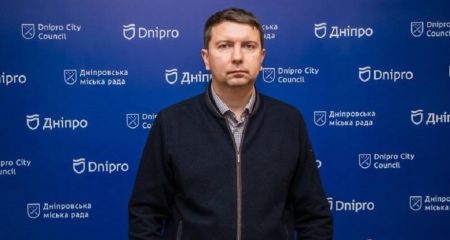 Секретаря Дніпровської міськради звинуватили у подорожах на власному літаку: що відповів чиновник (ФОТО)