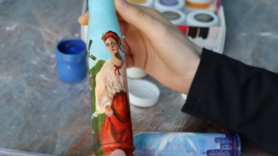 Як на Дніпропетровщині діти перетворюють гільзи на витвори мистецтва заради допомоги ЗСУ
