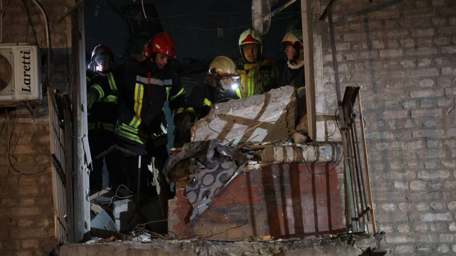 В ГСЧС показали жуткие кадры последствий массированного удара по Каменскому (ФОТО)