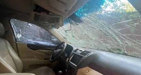 Искореженные авто и разбитые окна: полиция показала последствия обстрелов Никопольщины за минувшие сутки (ФОТО)