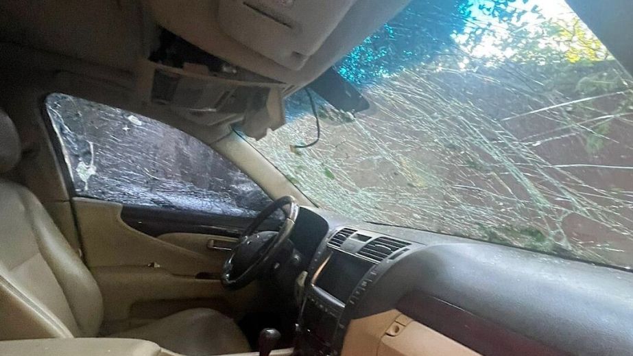 Понівечені авто та розтрощені вікна: поліція показала наслідки обстрілів Нікопольщини за минулу добу (ФОТО)