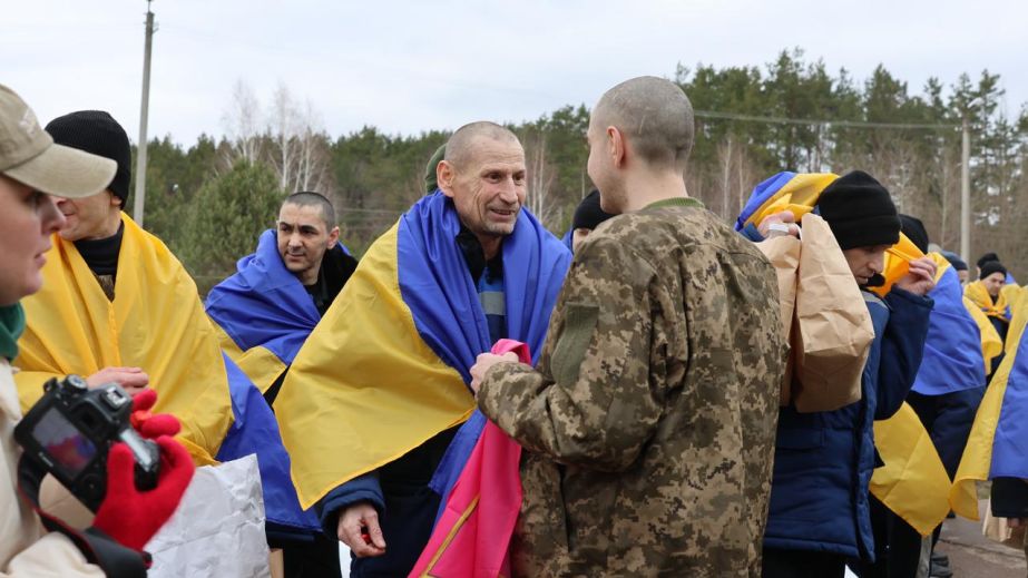 З російського полону додому повернулися 200 захисників України (ФОТО)