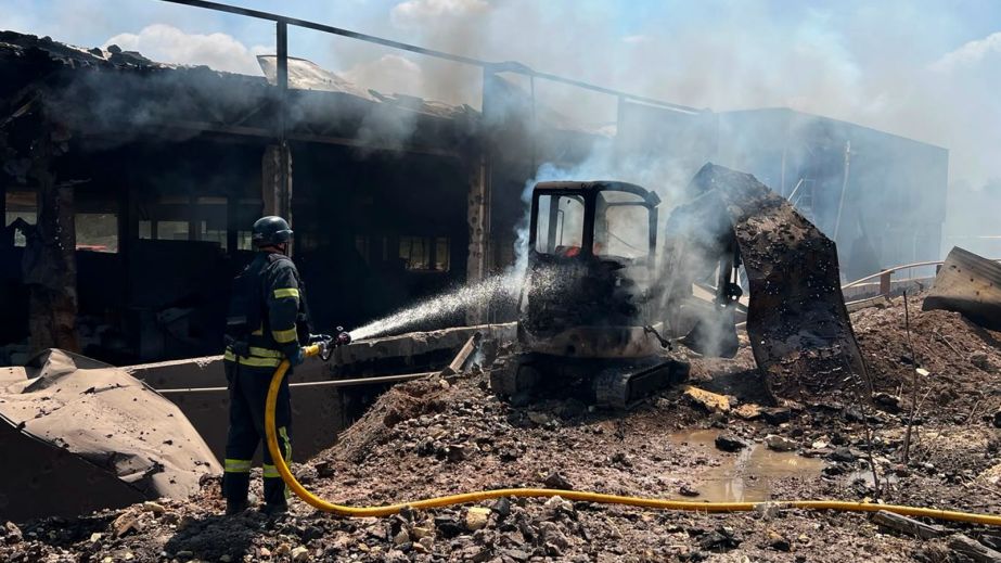 Балістичний удар по Кривому Рогу: у ДСНС показали кадри наслідків, на атаку відреагував Зеленський (ФОТО)