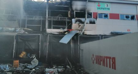 В Днепре в результате утренней атаки поврежден сортировочный терминал "Новой почты"