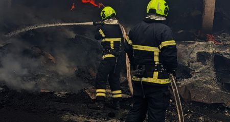 Внаслідок масштабної пожежі на підприємстві у Кривому Розі загинули троє людей (ФОТО)