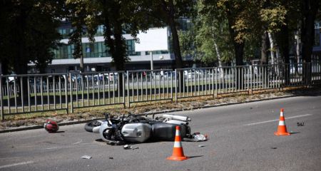 В Днепре столкнулись легковушка и мотоцикл, есть пострадавший (ФОТО)