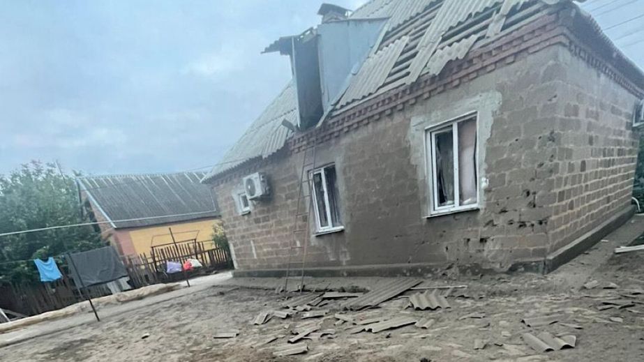 Раненые пенсионеры и изуродованные дома: последствия вражеских ударов по Днепропетровщине за сутки (ФОТО)