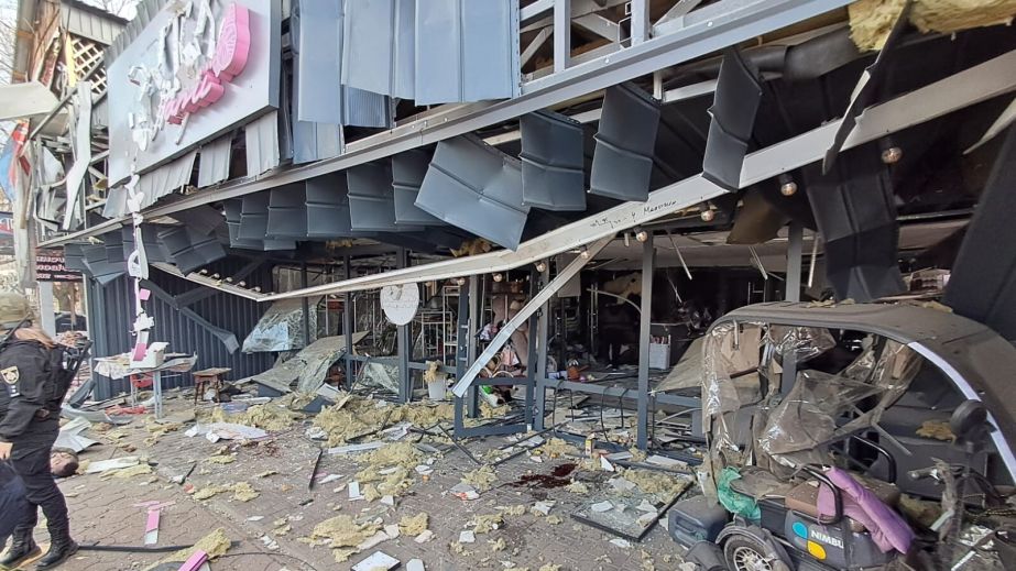 Потрощені магазини та автівки: у поліції показали наслідки ворожих атак на Дніпропетровщину за добу (ФОТО)