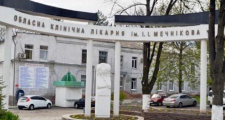 В больнице Мечникова выхаживают военного, потерявшего ногу под Клещеевкой (ВИДЕО)
